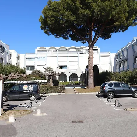 Superbe 3p Avec Grande Terrasse, Piscine, Proche Et Commerces Au Grau-du-roi - Fr-1-307-137 *