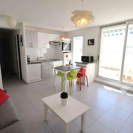 Superbe 3p Avec Grande Terrasse, Piscine, Proche Et Commerces Au Grau-du-roi - Fr-1-307-137 * Le Grau-du-Roi