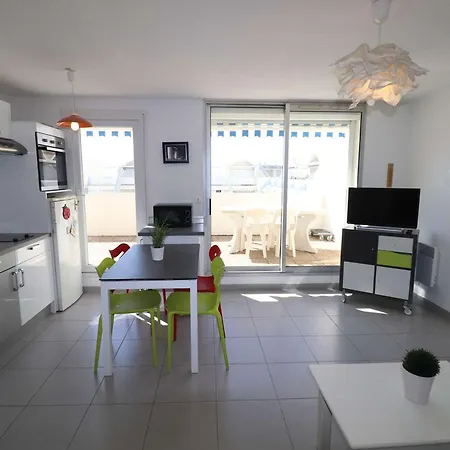 Superbe 3p Avec Grande Terrasse, Piscine, Proche Et Commerces Au Grau-du-roi - Fr-1-307-137 * Le Grau-du-Roi